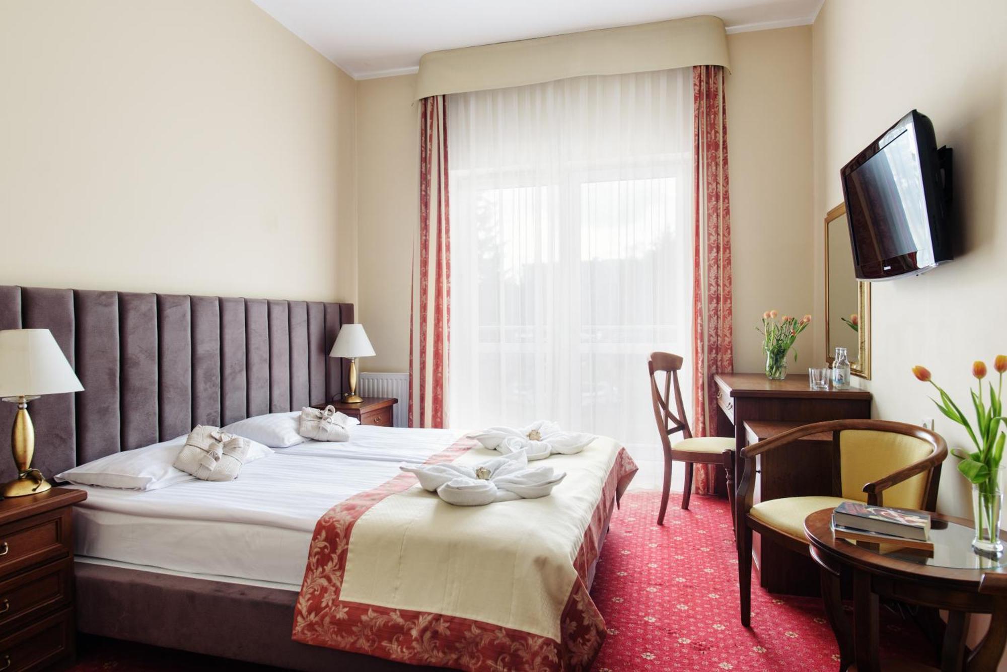Lila Medical Spa Цехоцинек Экстерьер фото